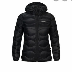 peak performance jacka  - Duna jacka i fint skick, kommer tyvärr inte till användning längre, storlek s men passar nog även m och xs. Buda i kommentarerna 