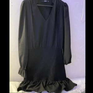 Klänning från bikbok - Svart klänning från bikbok storlek m