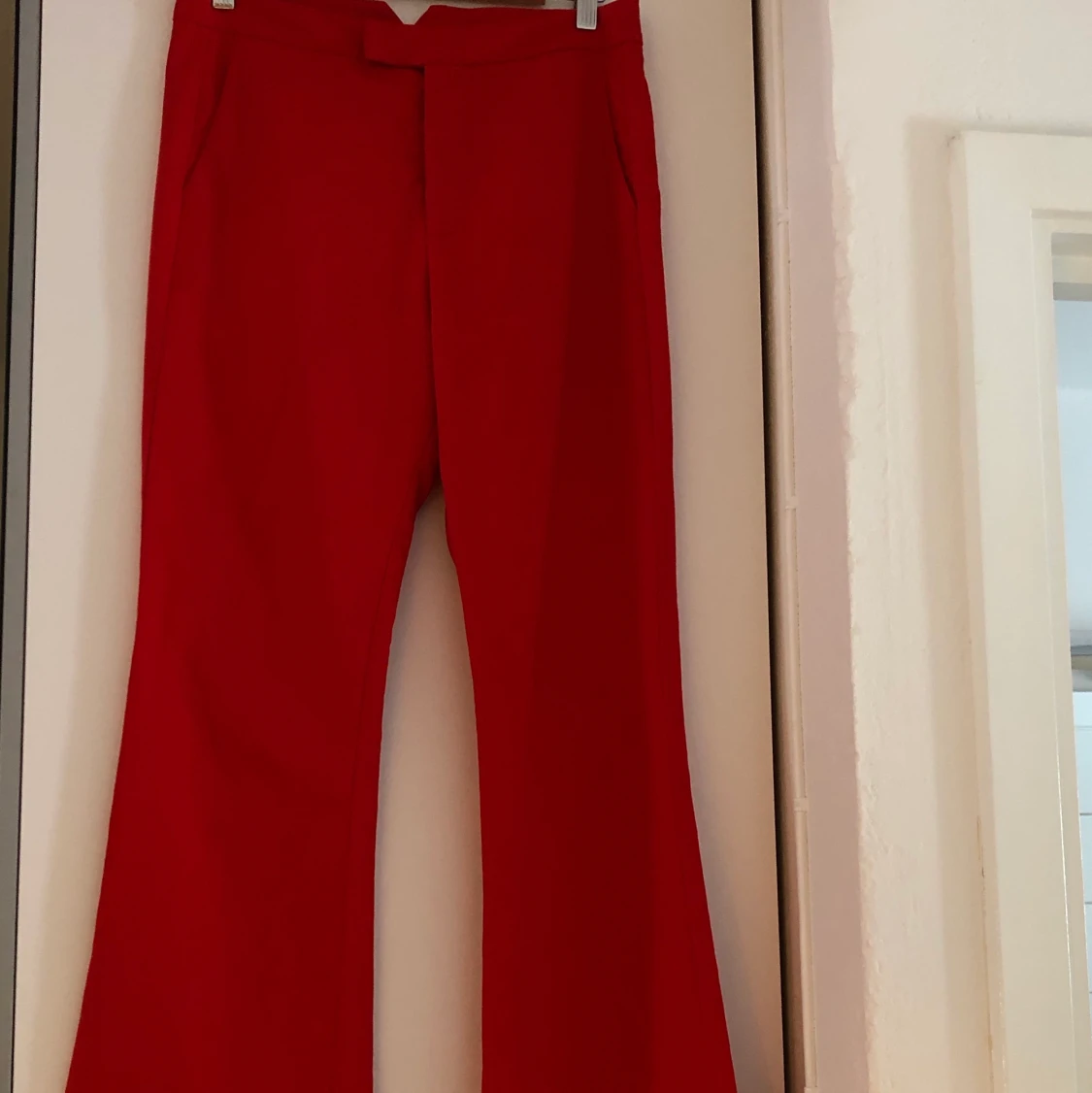 Utsvängda kostymbyxor - 90