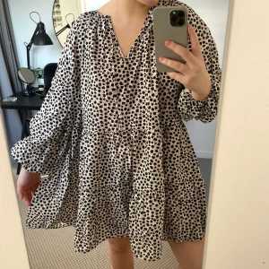 Strandklänning - 60kr inklusive frakt, från hm. Passar M-XL, lös passform