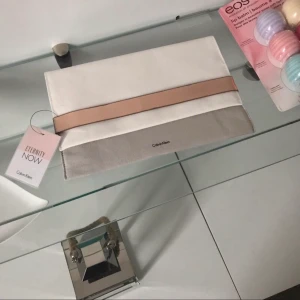 Calvin Klein väska helt ny 😍 - Helt ny väska från Calvin Klein 🤩💕 
