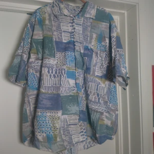 Vintageskjorta  - Fin vintageskjorta som passar storlek L (och mindre som oversize)🌻