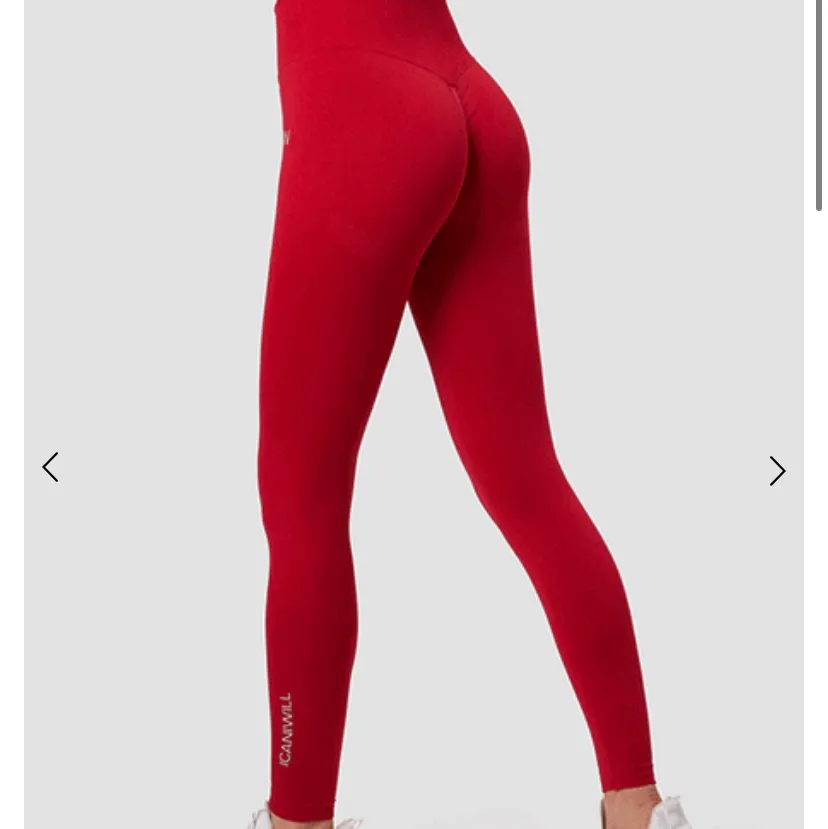 Säljer ett par röda ICIW tajts ❤️ använda 1 gång på gymmet och är superskönt, också med en scrunch i rumpan ❤️ . Jeans & Byxor.