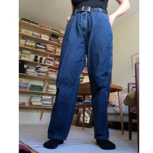 Stora jeans - Ett par stora pösiga jeans, skitsnygga med ett skärp i midjan! Vid fler intresserade blir det budgivning i kommentarerna! 
