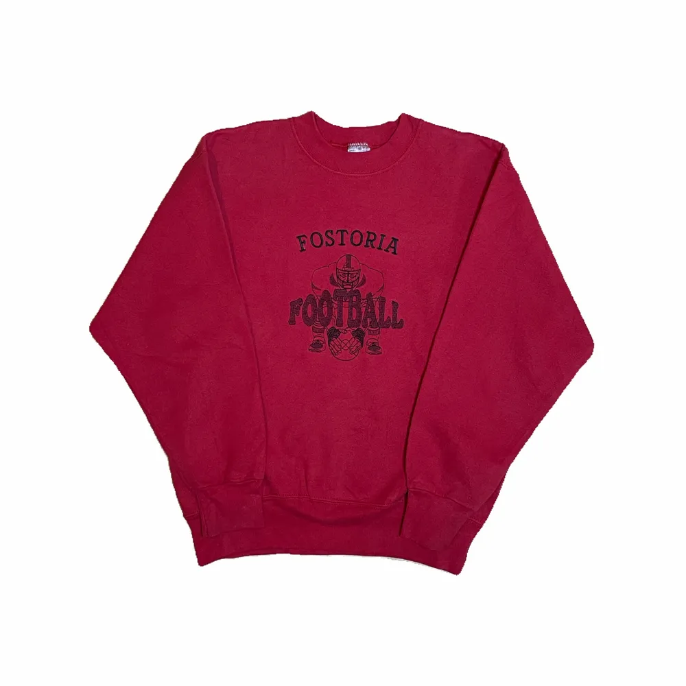 Vintage Fostoria Football Sweatshirt   Storlek  M Measurements: Length - 67 cm Pit to pit - 57 cm  Condition: Vintage (9/10)  (Pris -300kr)  DM för mer bilder och frågor. Tröjor & Koftor.