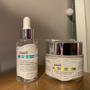 Korean Skincare Set 💎  - 💎 Freshly Juiced Vitamin E Mask (90ml)                       💎 Freshly Juiced Vitamin Drop (35ml)                             Varförsig original-pris på ungefär 400:-                           Öppnad och endast testad.                                     Kom aldrig till användning.  Köp båda för 500:-!  Möts i stockholm.