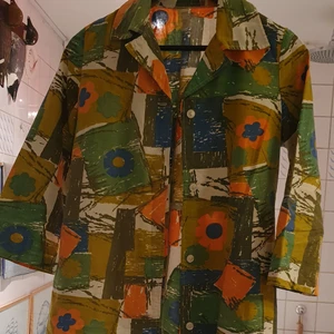 Unik summer kappa/ skorta - In mycket bra skick och passar till summer och matcherar till aallt.Passar xs_ m beror på hur man vill ha på sig. Finns fler bilder och bud I kommenterna 