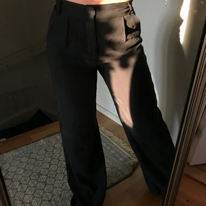 Svarta Kostymbyxor  - Svarta kostymbyxor från zara, aldrig använda