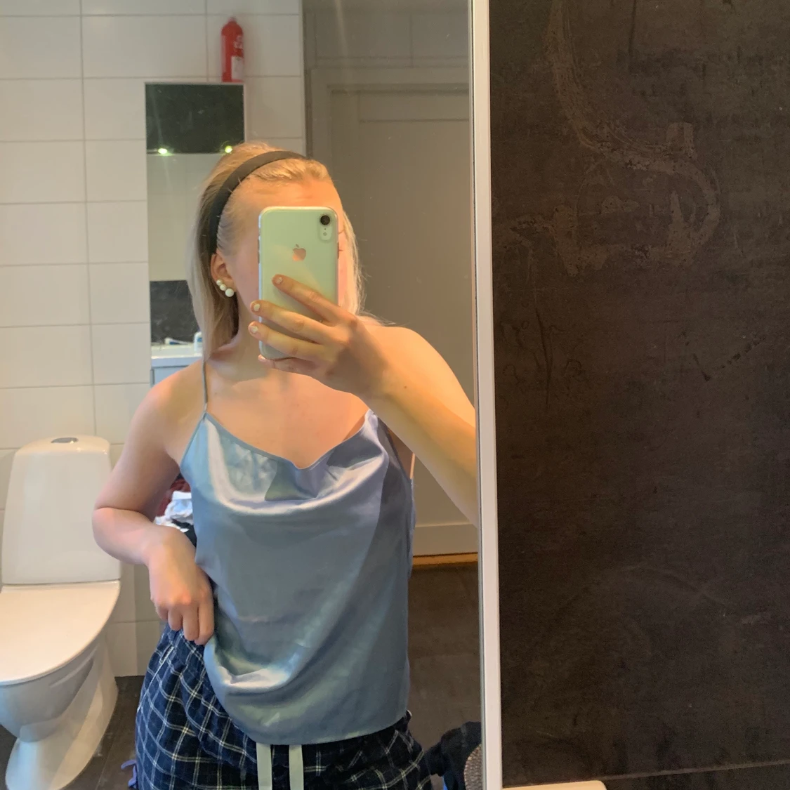 Ljusblått lila med öppen rygg 💙