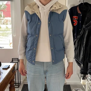 Vintage väst - Säljer denna vintage väst då den inte kommer till användning. Knappt använd, inga defekter. 