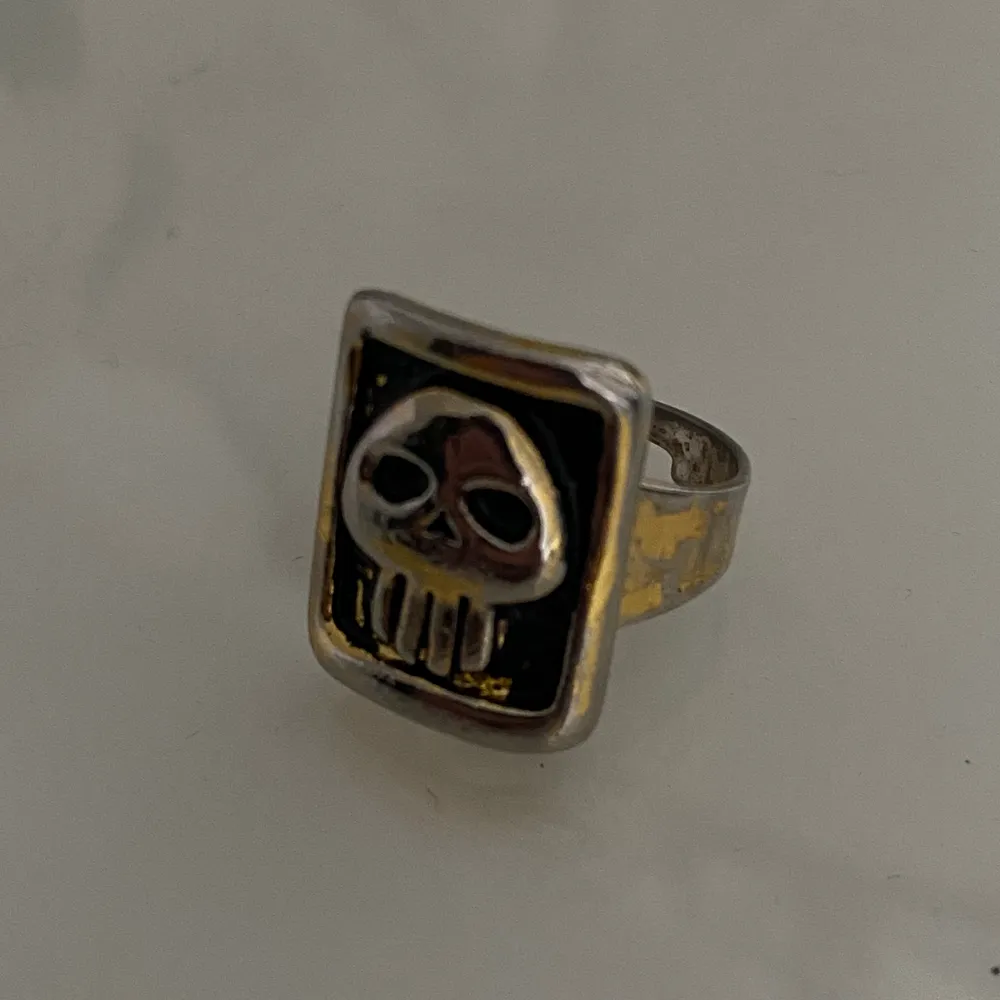 As cool Vintage ring, skulle tippa på typ en stl M som ring, bud- 60kr+ frakt. Accessoarer.