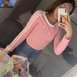 Adidas tröja - En adidas tröja som har en sjukt fin färg. Bra skick, använd fåtal gånger. Nypris : 399