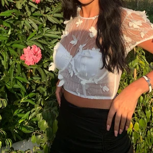 Victorias secret blus - Säljer denna som är använd 1 gång endast så är i bra skick! Storlek 34C passar mig som är XS/S! Skit snygg och skön att ha på sig!