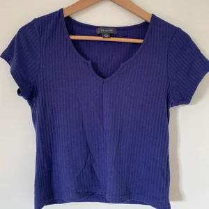 Topp - Snygg topp från Primark, kommer inte till användning! Blå/lila färg🥰