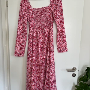 Klänning - Jättefin klänning som jag köpte från SHEIN, men som tyvärr inte passade mig. Är en xs/32 i vanliga fall, och denna är i storlek S. Fler bilder kan fås privat 👗