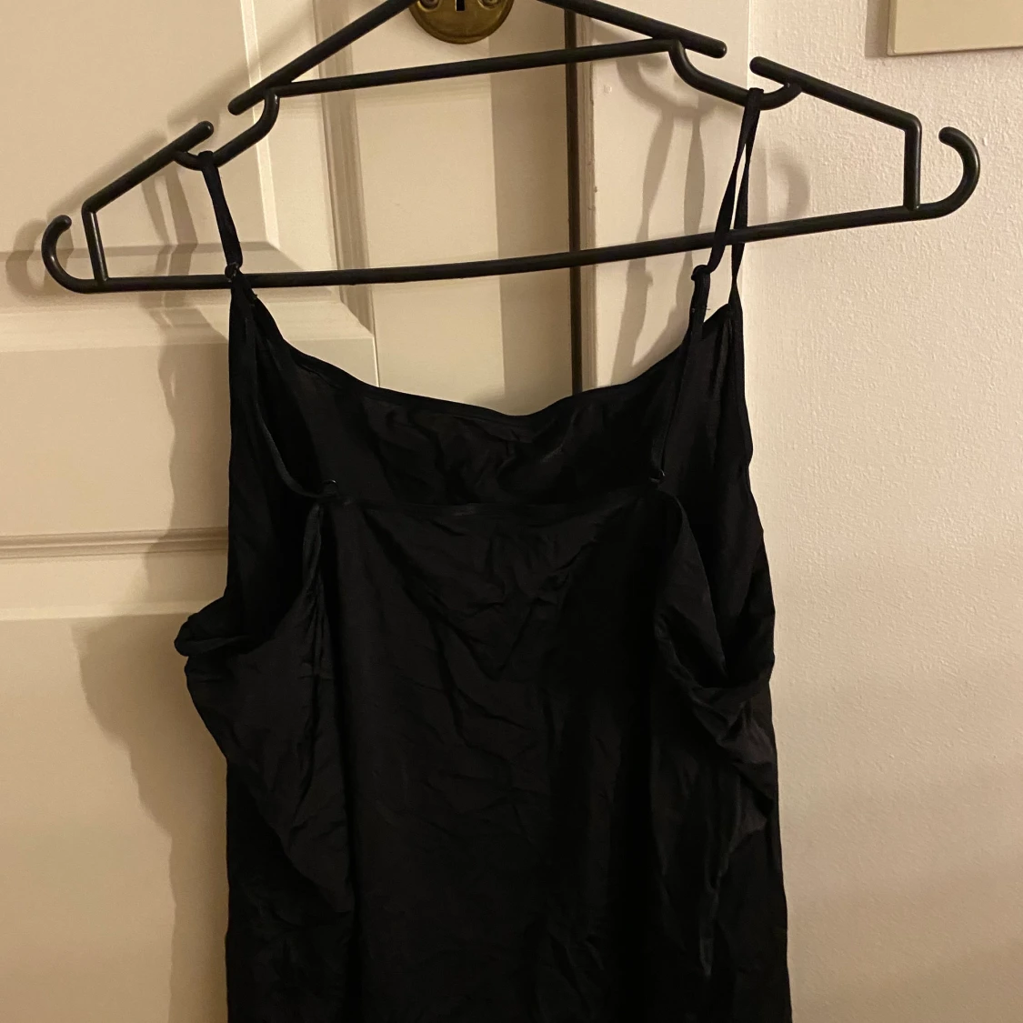 Svart glansigt linne - 90