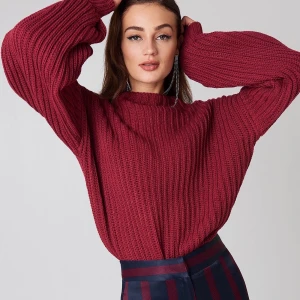 Stickad tröja med ballongärmar NA-KD - Röd/Rosa stickad tröja från NA-KD med ballongärmar