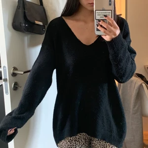 Svart stickad tröja - Vanlig svart stickad tröja.