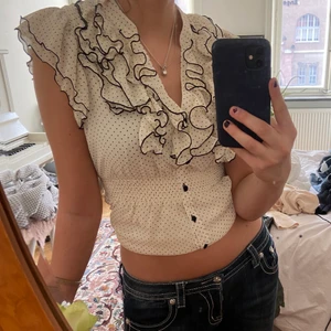 Zara tröja  - Snygga topp/tröja från hm. Står storlek 40 men känns som en S. 