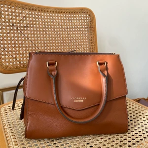 fiorelli mia grab bag - Väska från Fiorelli i nyskick. Pris inklusive frakt. Säljes till högstbjudande. 🧡