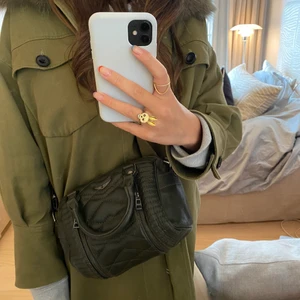 Zadig Voltaire väska  - 💜💘Säljer min fina Zadig väska💜💘Kommer med dustbag, såklart äkta, köpt i butiken i Stockholm! 