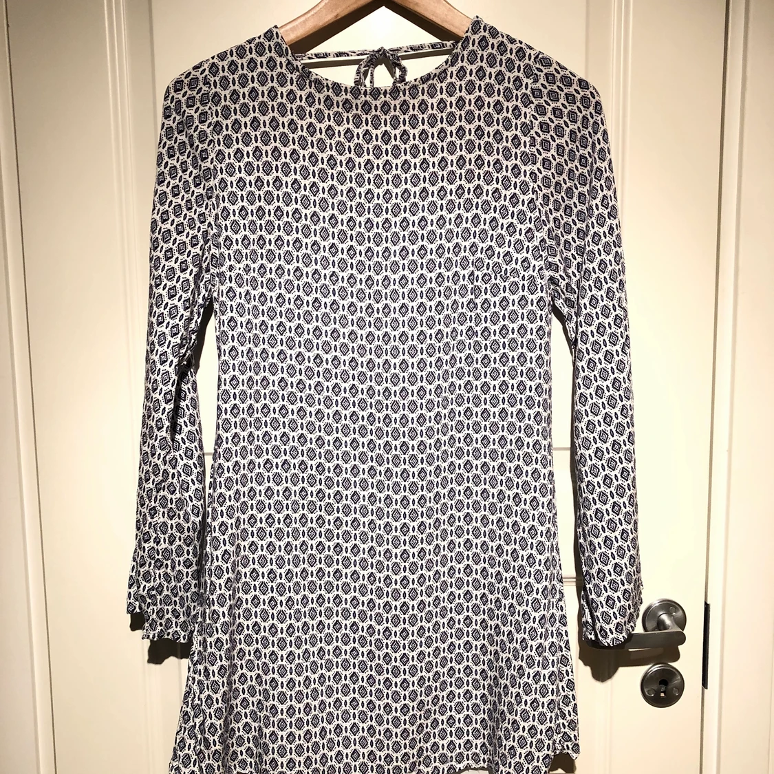 Klänning med öppenrygg