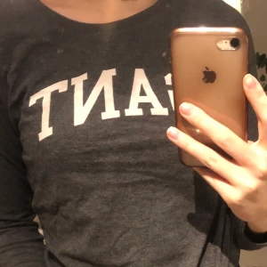 Gant tröja - Grå långärmad tröja från gant. Materialet är väldigt skönt, en bekväm tröja. Nyskick!