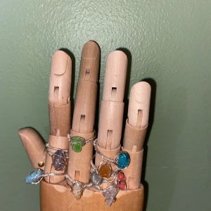 ✨Ringar✨ - ✨Ringar med RIKTIGA stenar. Gjorda med nickelfri ståltråd. Finns alla storlekar. Färg och storlek kan man välja! !Köparn står för frakt! Skriv privat eller i kommentarerna om du är intresserad!✨