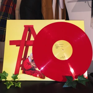 Billie Eilish LP-skica - Fin Billie Eilish LP-Skiva köpt på Urban outfitters.en lite skada på högersidan. kan mötas (bror på var). För frågor eller dyrlikt skriv privat!                      Högsta Bud:130kr
