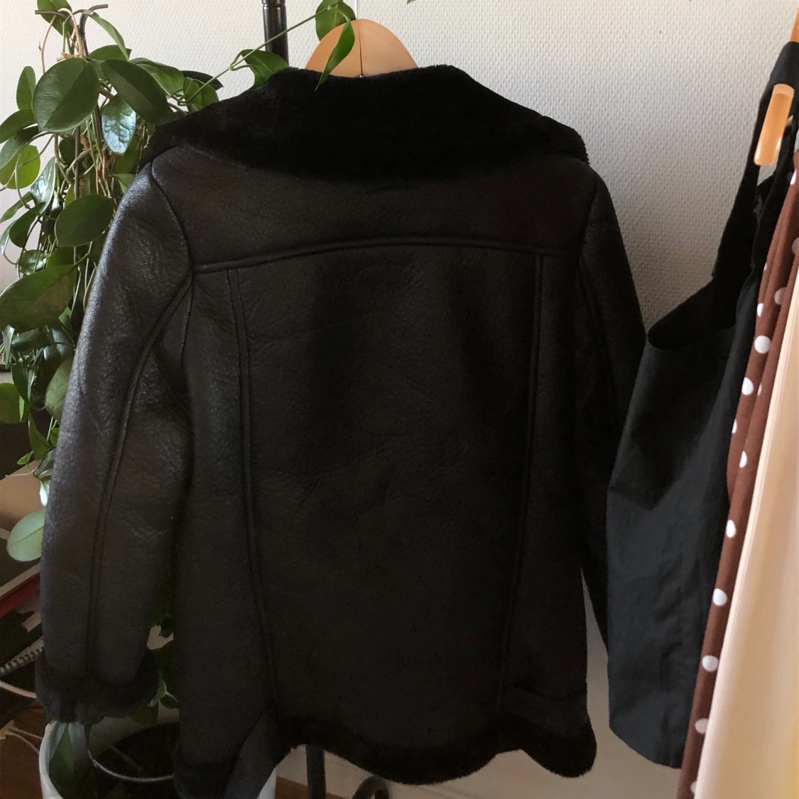 svart fodrad skinnjacka - 90