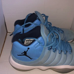 Nike Jordan Flyknit - Märke: Nike Jordans Storlek: 42 Modell: Nike Jordans Flyknit Kroppstyp: Unisex  Varan kan fraktas!