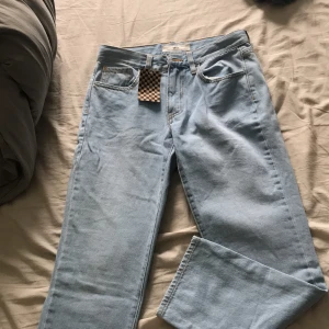 Vans jeans  - Helt oanvända jeans med vans lappen kvar. Otroligt snygga ljus blåa jeans om de hade passat mig hade jag älskat dem! 