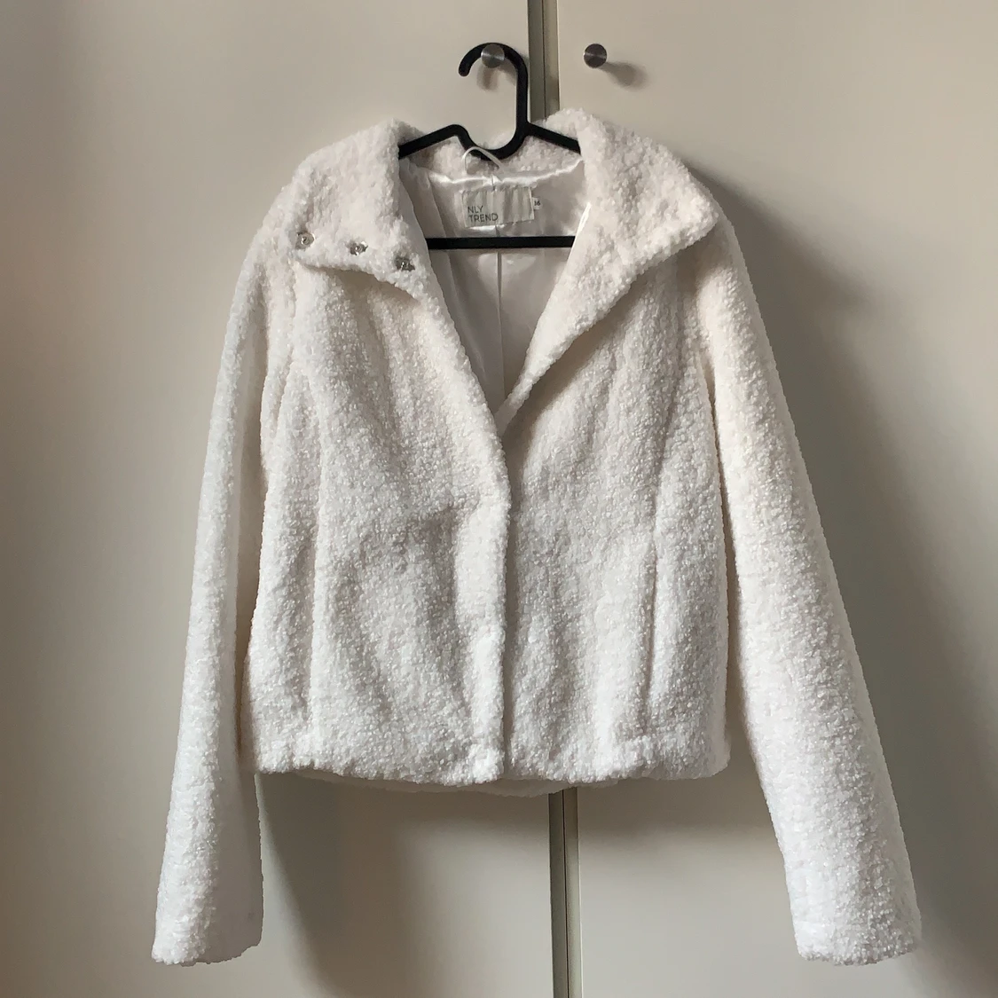 Vit Teddyjacka