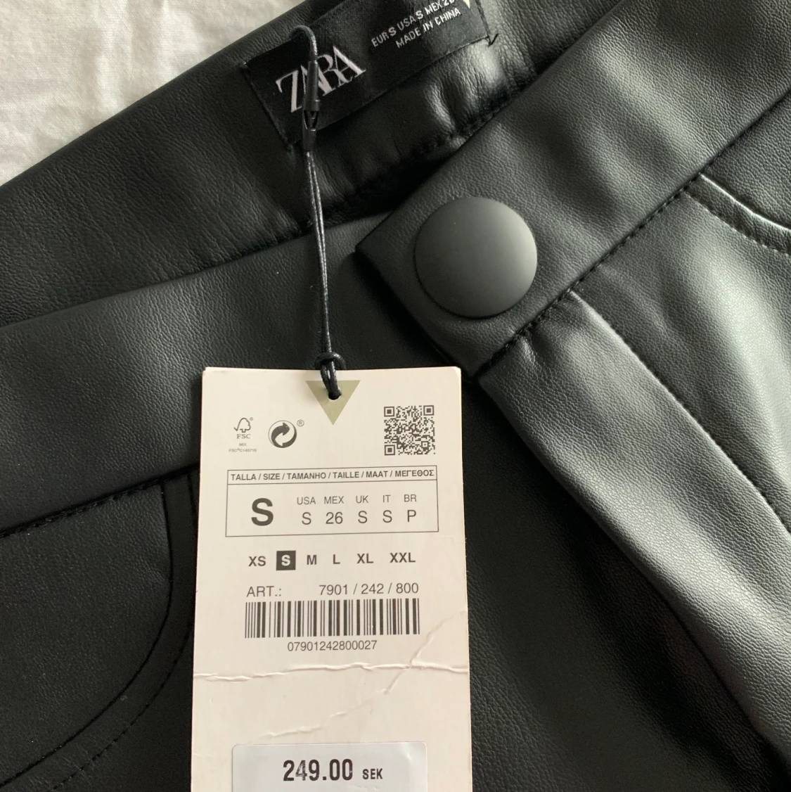 Skinnbyxor från Zara  - 90