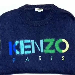Kenzo tröja storlek S i bra skick. Använts 2-3 gånger nypris(1500kr) 