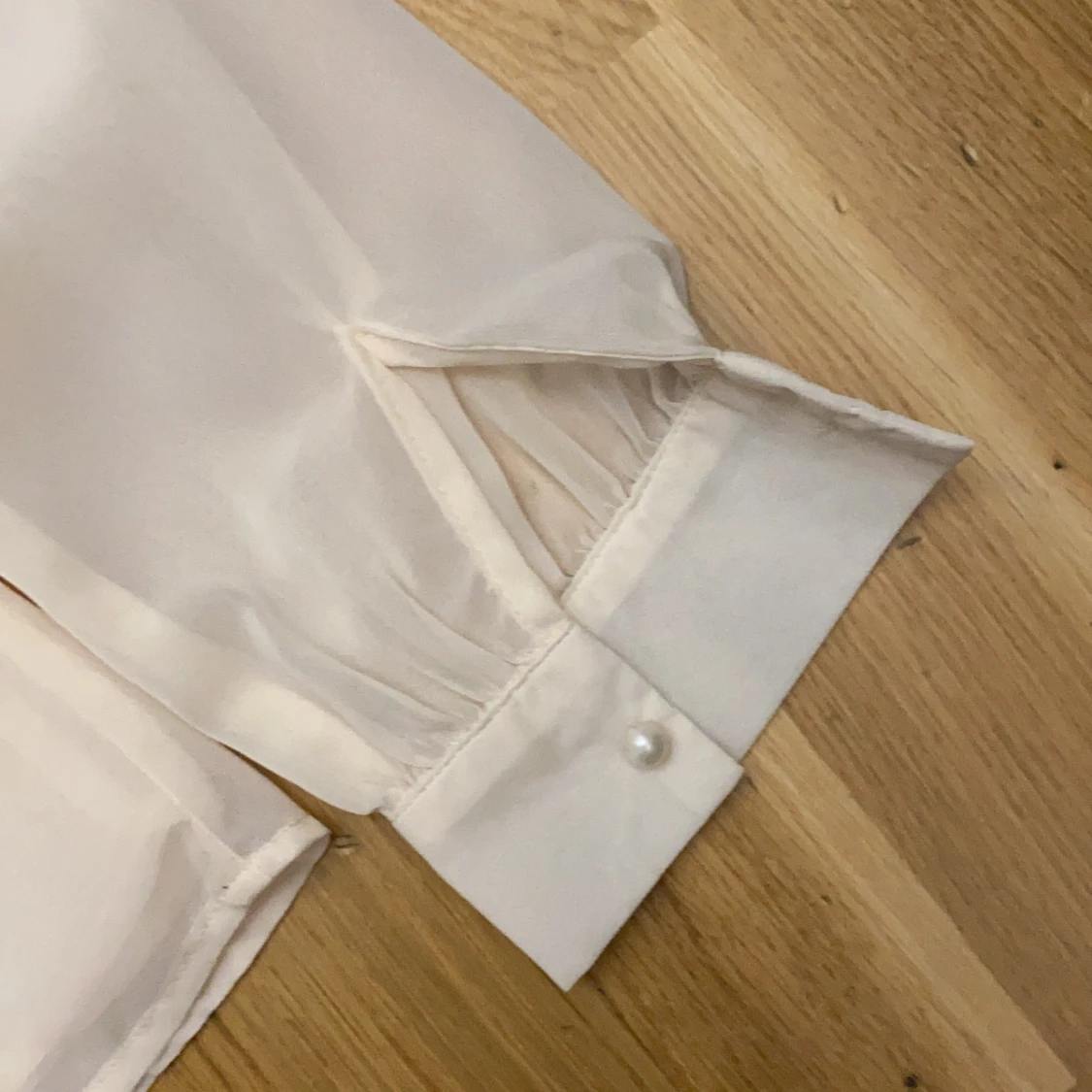 En ljusrosa blus, storlek 36 - 91