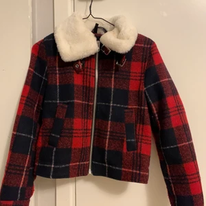 Jacka - Fin jacka. Bra skick . Använd ett fåtal gånger.