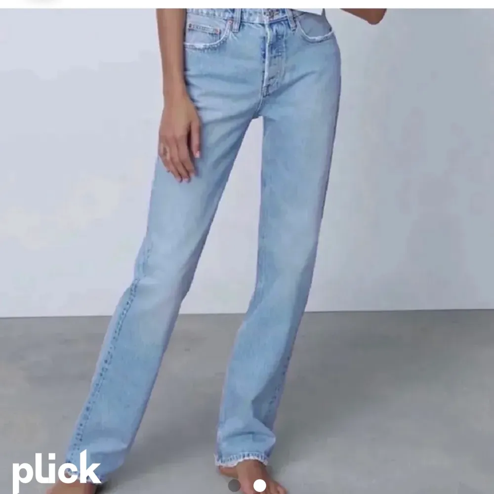 Zara mid Rise jeans i strl 34. Lägger ut igen pga hon som vann budgivningen inte svarade så första som köper. Var lite för små för mig men superfina! Sista bilden är på mig. 300kr + frakt. Jeans & Byxor.