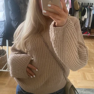 stickad tröja!! - beige stickad tröja från gina!!💞