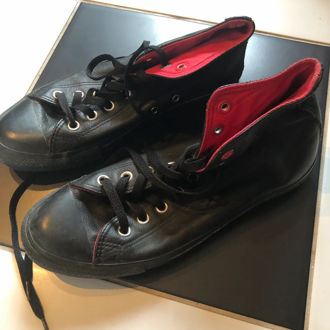 Svarta converse skinn strl 7,5 / 41