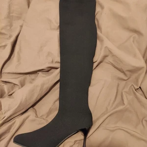 Stövlar - Helt oanvända stövlar , finns förpackning kvar. Säljer pgd av att de är för stora för mig 