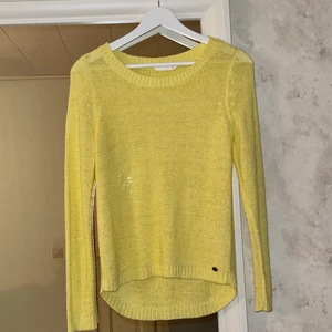 Gul tröja storlek s - Tröja i fin gul färg! Storlek S men passar även M 