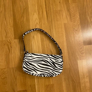 Zebra väska - Zebra väska, köpt från secondhand