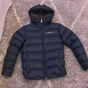 Sail racing vinterjacka storlek 170 - Mycket skick, har knappt använt den. ( frakt betalas själv)