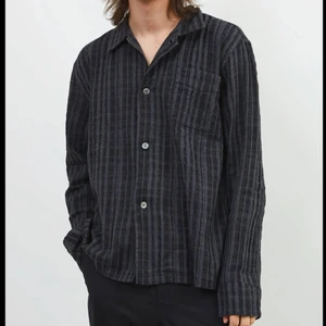 Our legacy box shirt  - Säljer min our legacy box shirt i grey check en gammal favorit i min gardrob som bara inte kommer till användning mer. Storlek 48 och retail priset på den är 1900 så ritkigt steal!
