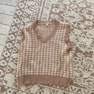 Beige väst - I storlek small, använd en gång 🤍