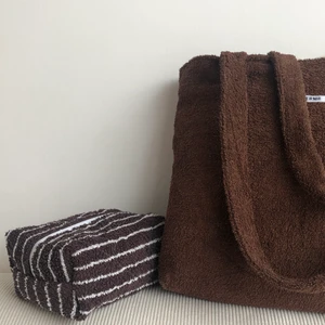 Brun necessärer  - Handgjord necessär gjord på second hand tyger🤎🤎🤎 finns mer på bernh.se och instagram @bernhbernh 18x14x9cm