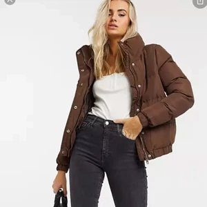 Puffer jacket - Brun  - Brun puffer Jacka från Brave Soul!    Helt Slutsåld på hemsidan!!!   
