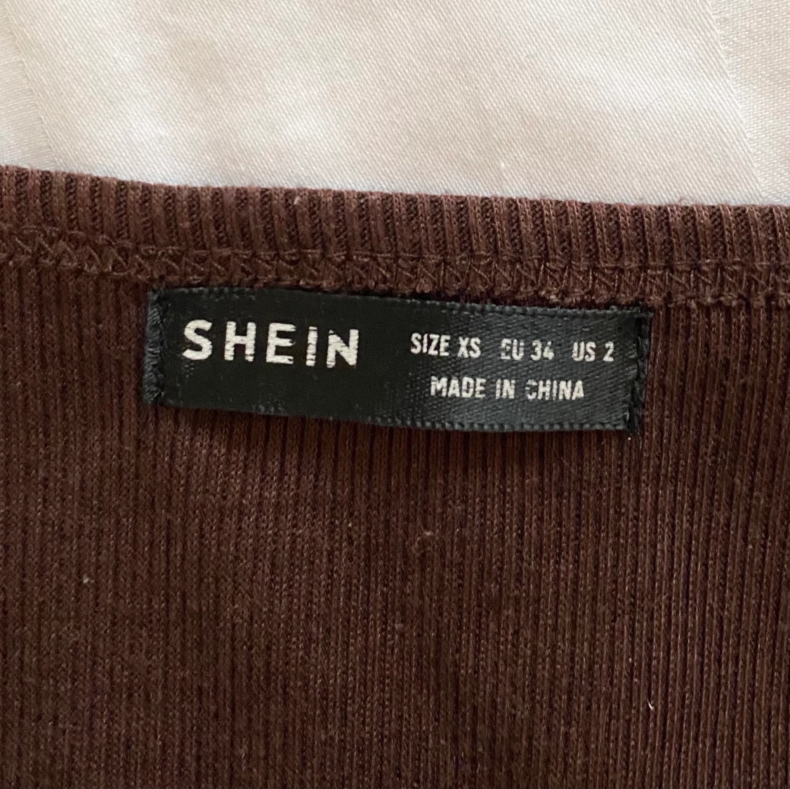 Brun topp från SHEIN - 91