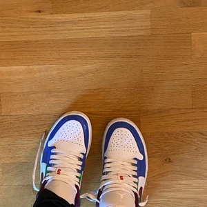 Jordans skor  - 🌸Jag säljer mina jordans skor som är använda minst fem gånger dom är så gott som nya🌸 skorna är i storlek 37,5 och väldigt bekväma🌸 